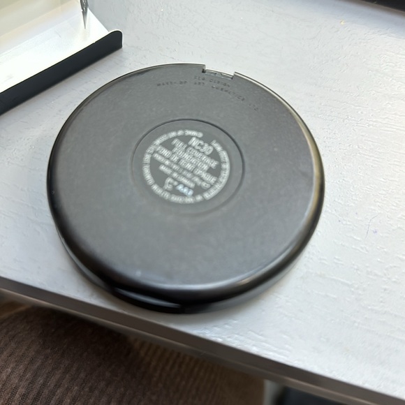 MAC full coverage foundation NC30 NEW - Picture 4 of 4